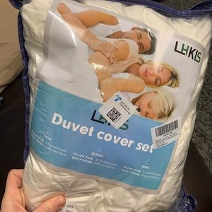 Cream LHKIS duvet cover set. Brand new!